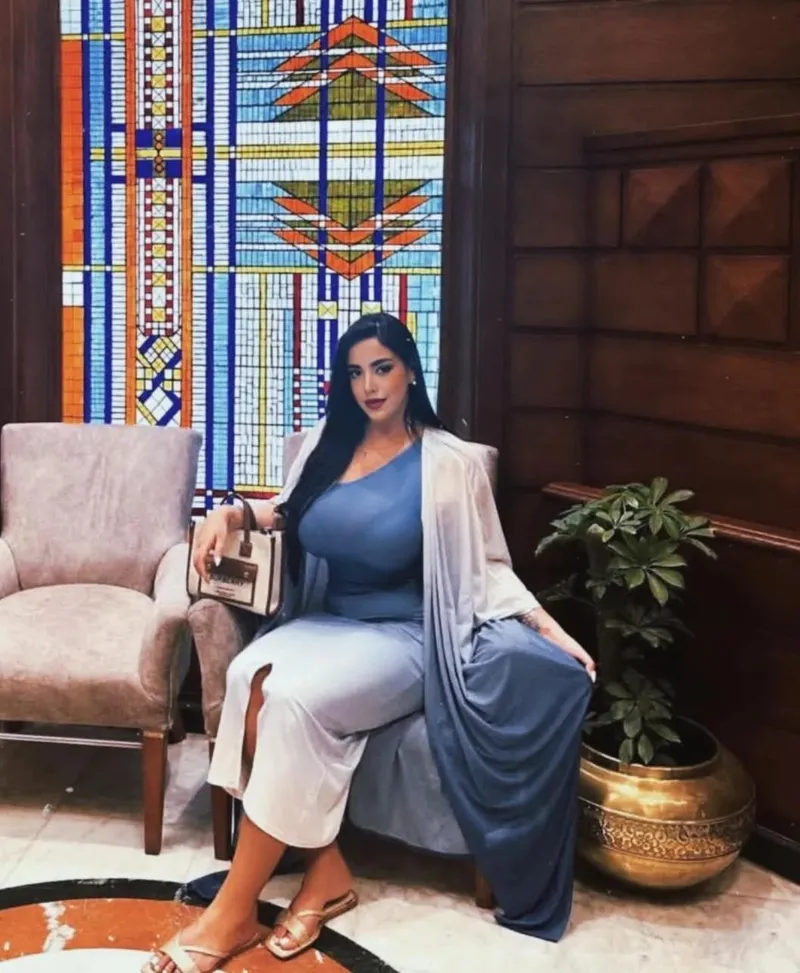 Thumbnail Tight Blue Dress: Flaunting Fashion Fiercely | figurephilosopher