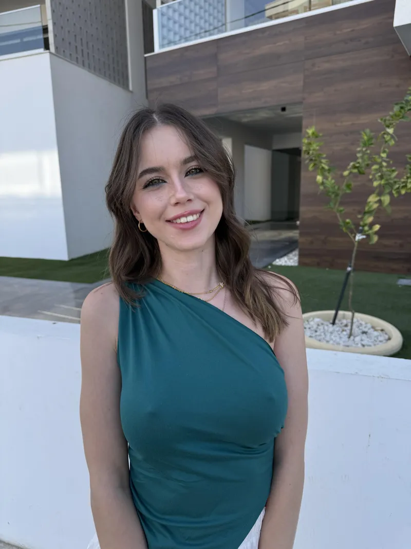 Thumbnail Happy and Braless: Justacutienere's Joyful Moment