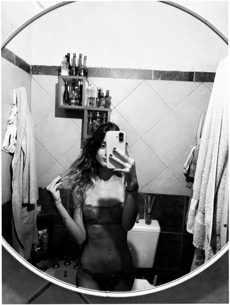 Thumbnail honeygirlmango Breaks out of Her Shell on LaBeauteFeminine