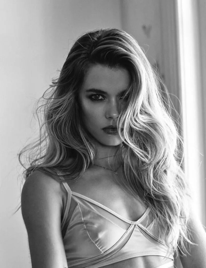 Thumbnail Victoria Lee: A Spotlight on 1leggedpuppy's Modeling Journey
