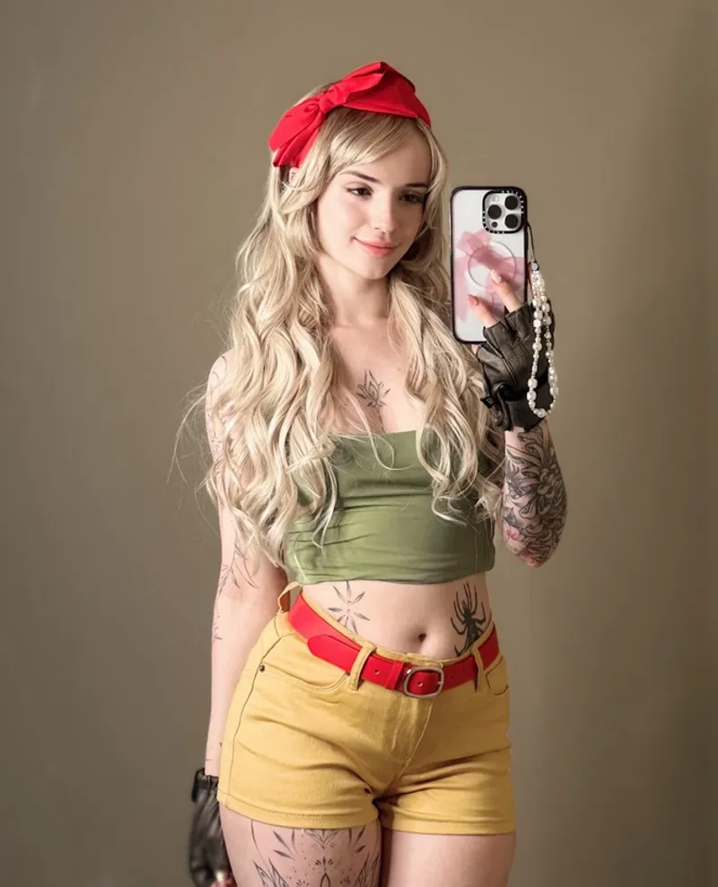 Thumbnail TheRealKhaleesiBB Stuns in Launch Cosplay from DBZ - Blonde Beauty