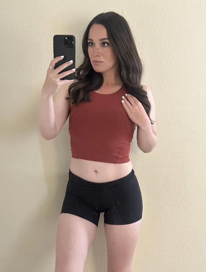 Thumbnail AlanaAraya's Gym Morning in Croptop Style