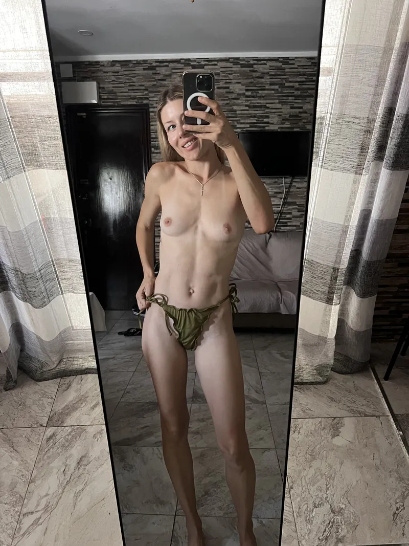 Thumbnail KissableKris Wishes You a Naughty Weekend | Mombod