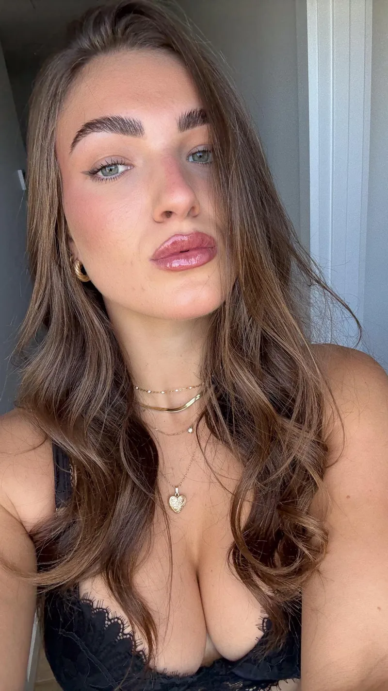 Thumbnail My lips are so inviting by YoungOliee