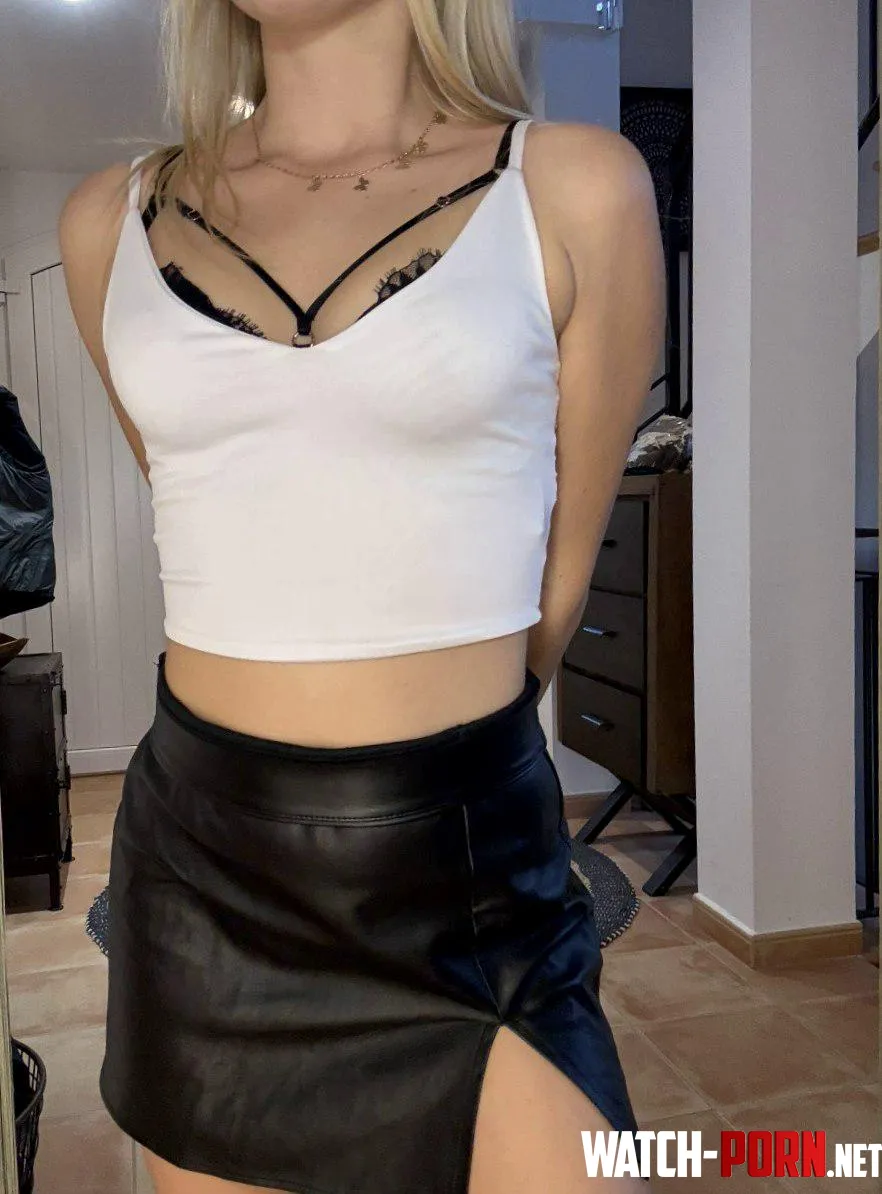 Leather makes me feel dirty by crazycatladyyx