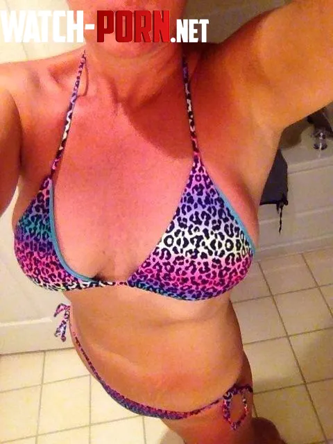 Anyone like older MILFS? by wowza123789