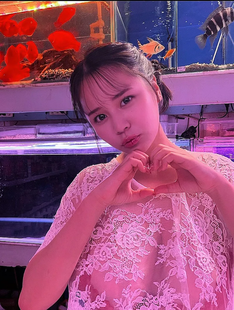 Thumbnail Nowhere to Hide: juliotikz’s Bold Perspective in 2busty2hide