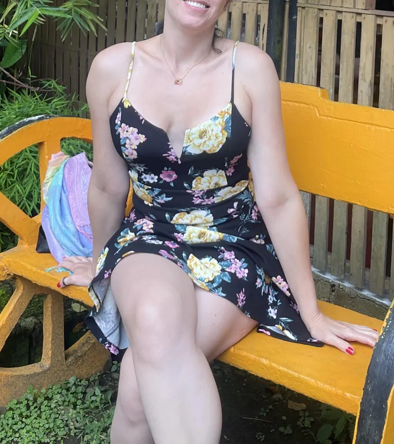Thumbnail Cleavage Love: Embracing Dress Appeal Braless Style