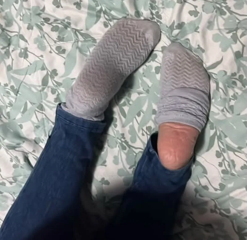 Thumbnail Delve into Foot Fetish: Sniff, Taste, or Peel? | CatalinaBustamante - Fetish