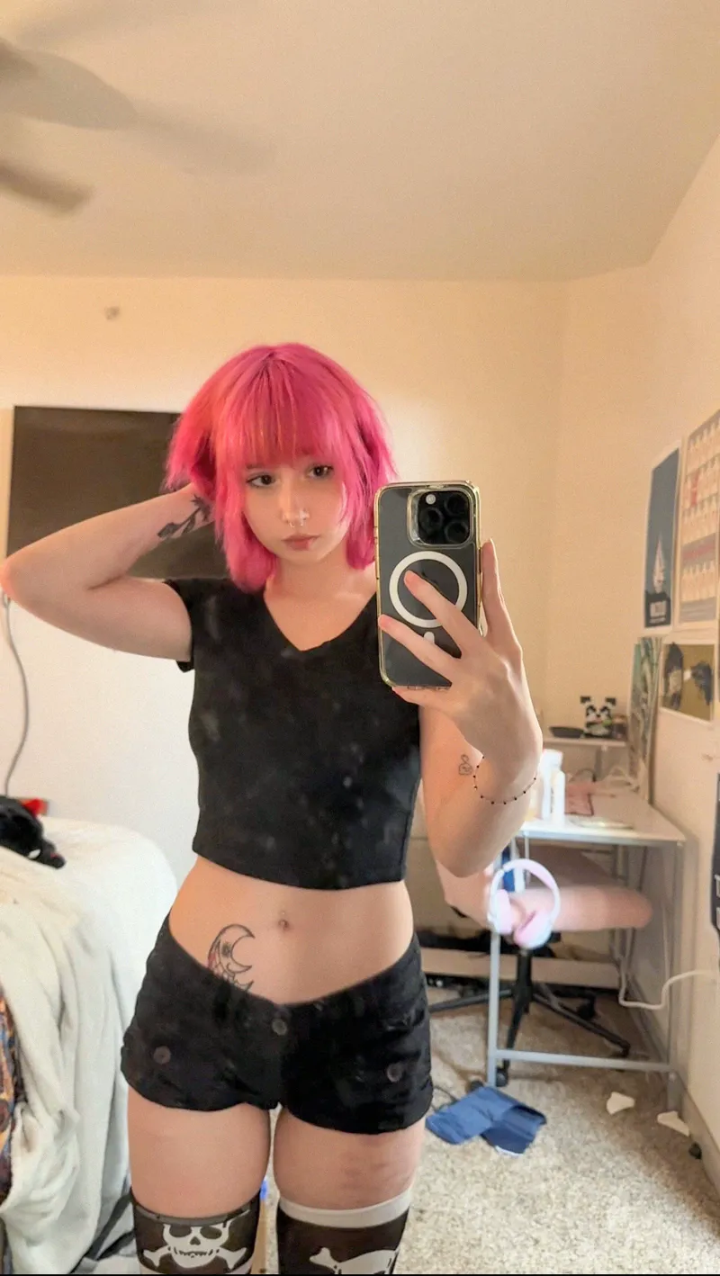 Thumbnail Classy Fit for Croptop Girls: Examining Styles with DefeatTheL0w