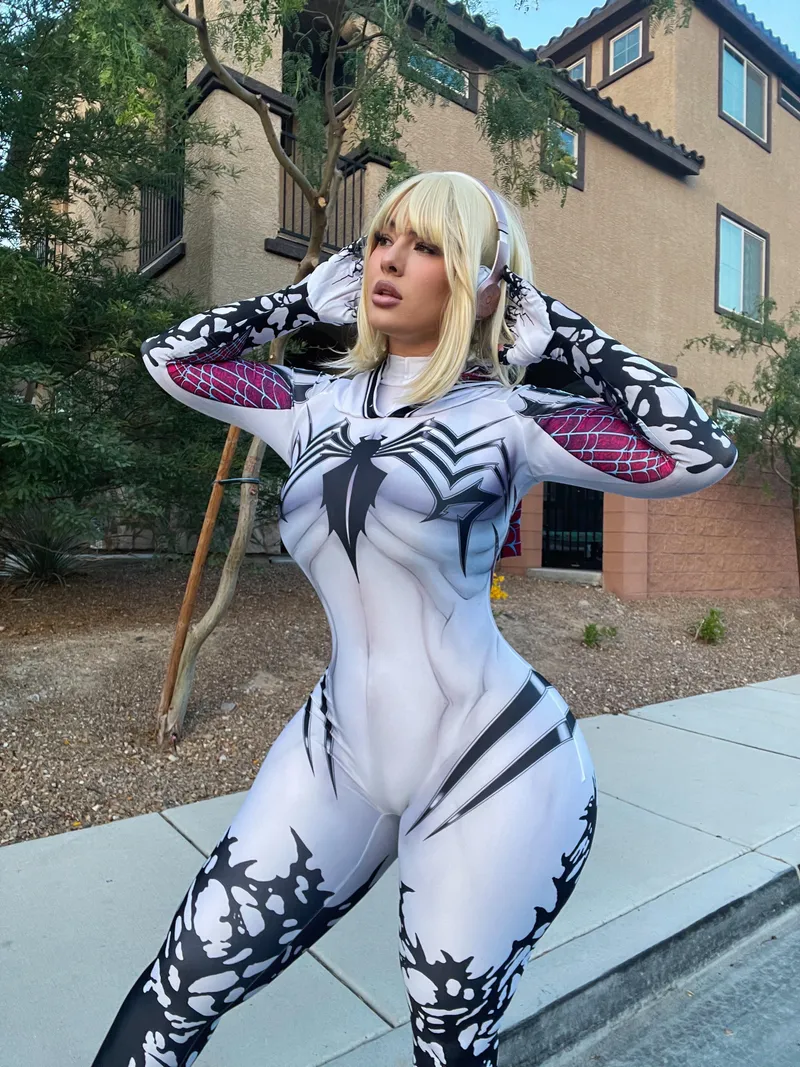 Thumbnail Zoe Renea Portrays Gwen Stacy from Spider-Verse | succubuszoe