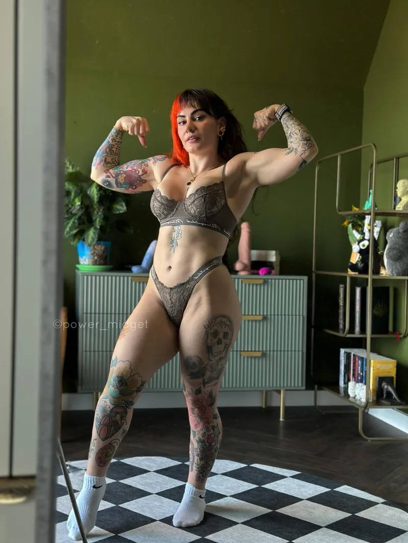 Thumbnail Crushing Sensation: power_midget's Thick Thighs Power