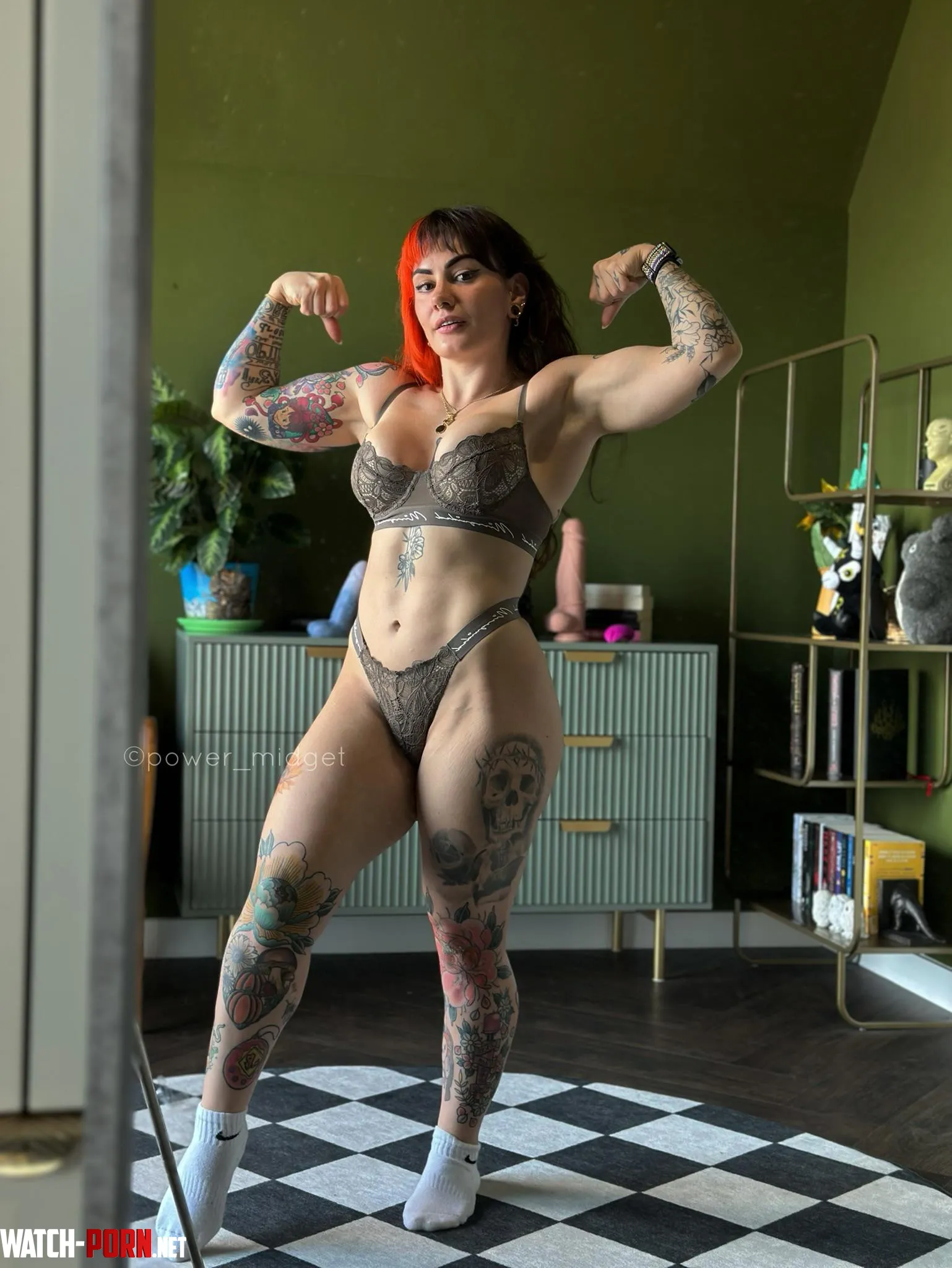 Thick thights and muscles ready to crush you by power_midget