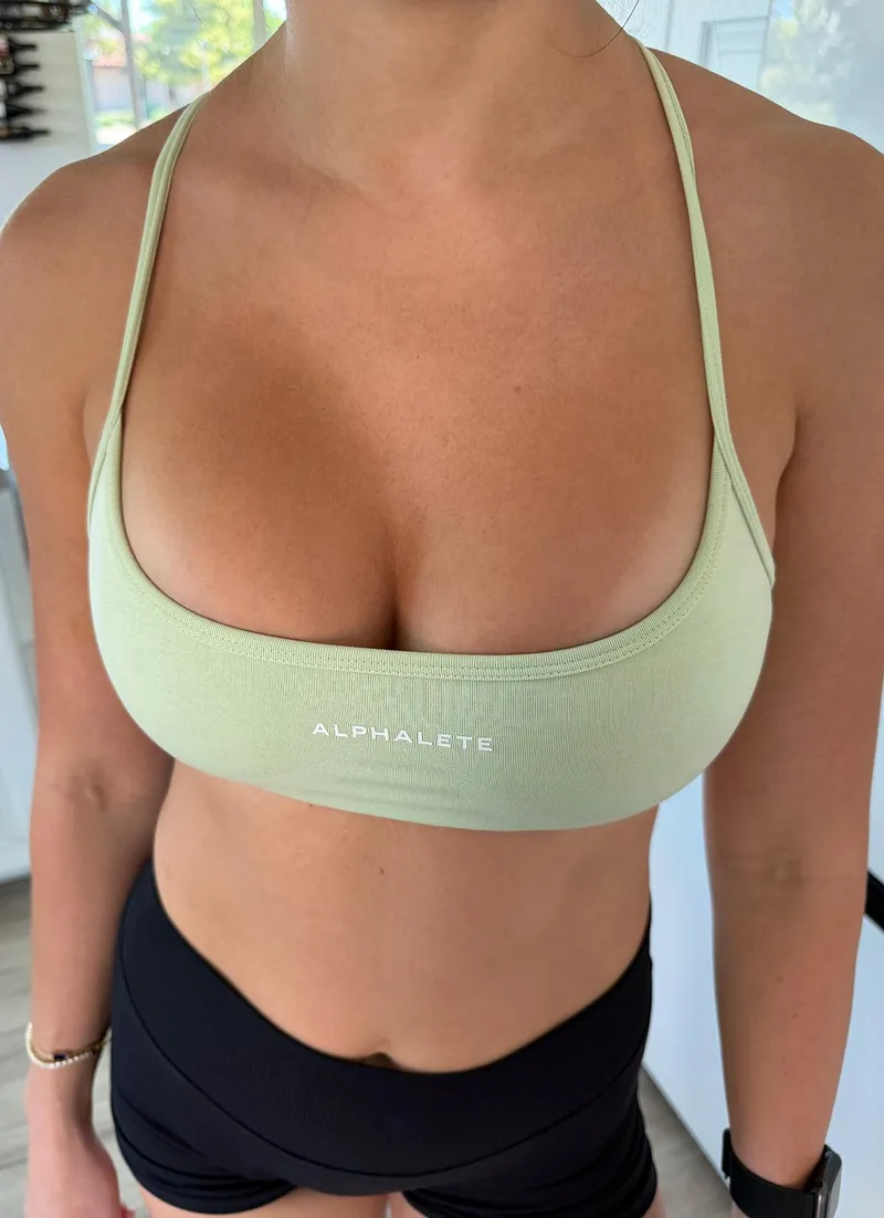 Thumbnail Gym Fit Showcase: Flaunting Cleavage Confidence | By unicornsnacks01