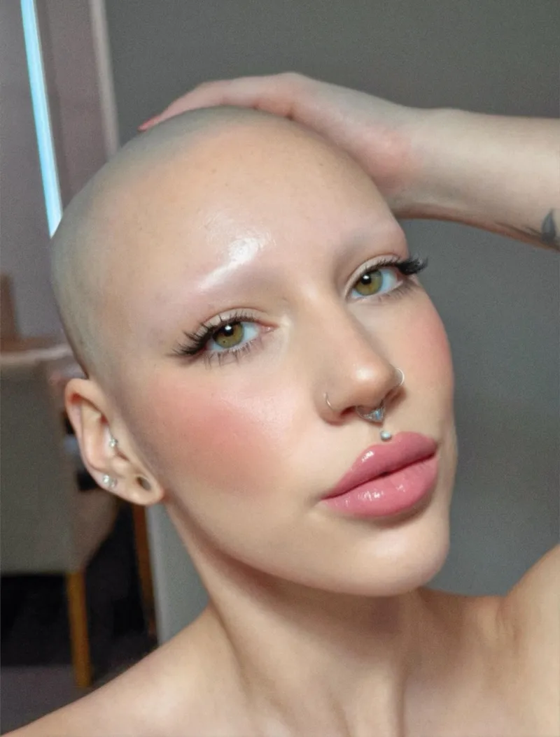 Thumbnail Confidence in Smoothness: thrillxkitten Embraces Hairless Kinks