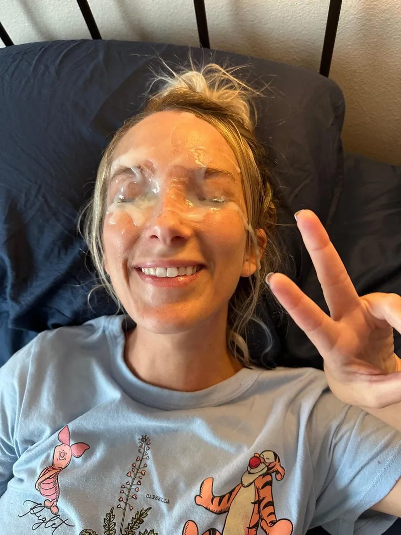 Thumbnail Exploring Intimate Moments in cumsluts: her poor eyes [photo]