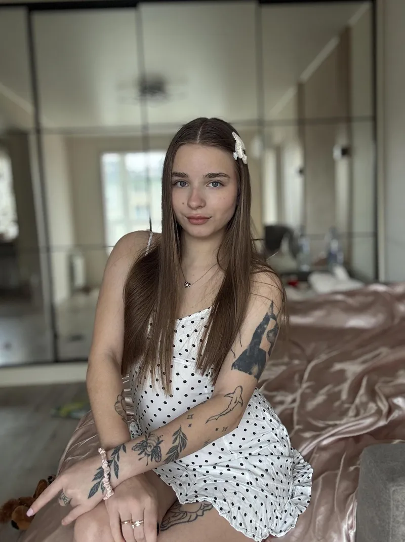 Thumbnail MargiMals Teases with Sweet and Simple Look in Classy Post