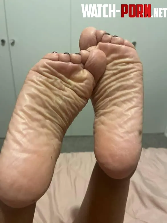Admire these feet. These wrinkly soles are ready to be worshipped by CatalinaBustamante