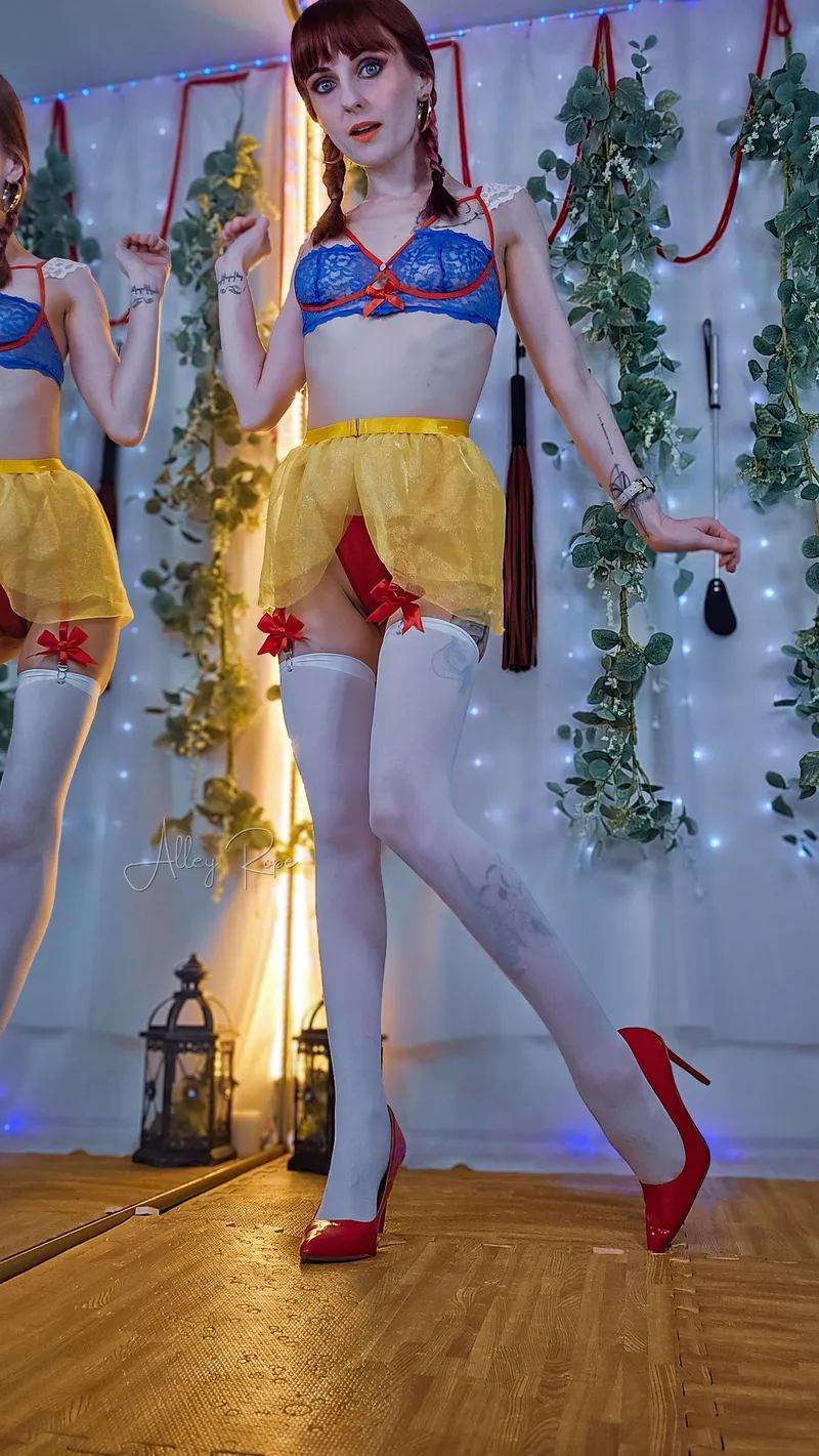 Thumbnail Alleyrope's Snow White Morning Delight: NSFWCostumes Unveiled