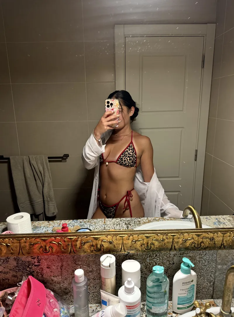 Thumbnail Exploring Breeding Material and Bikini Confidence | CollaredBabbe