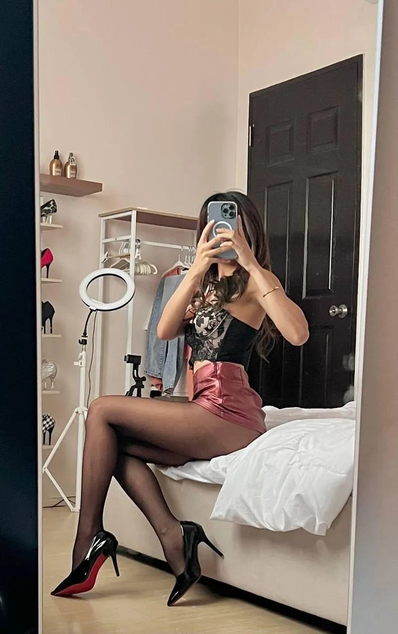 Thumbnail Just an asian girl who loves pantyhose. by onlyYumeko
