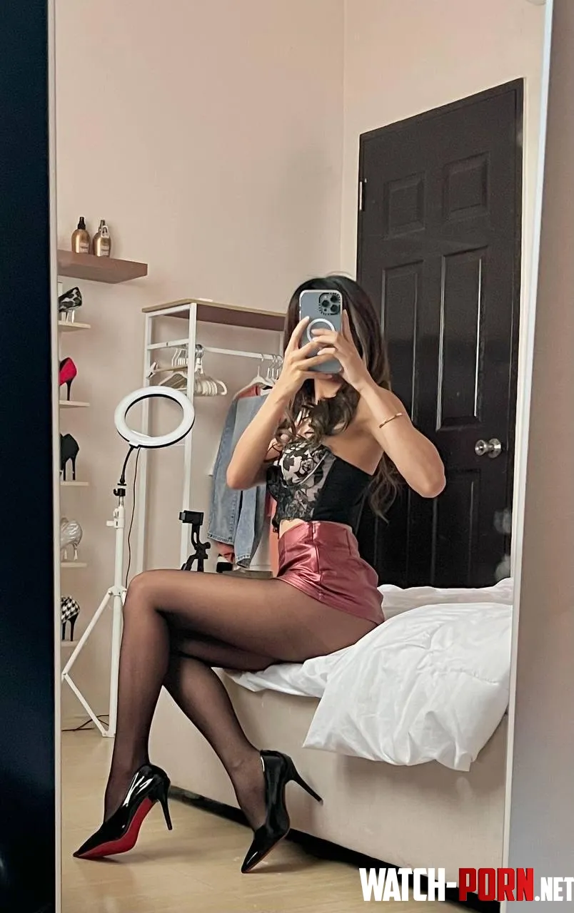 Just an asian girl who loves pantyhose. by onlyYumeko