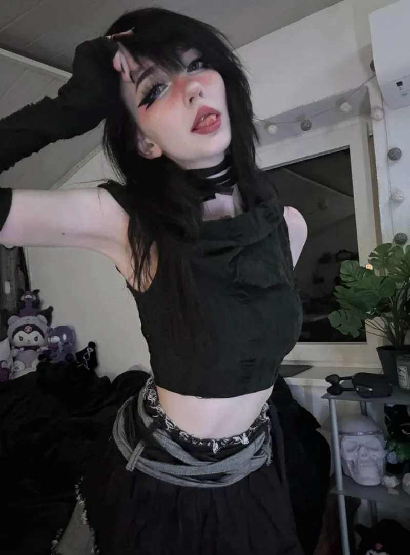 Thumbnail Would you fuck a skinny punk girl by MistakingLeeDone