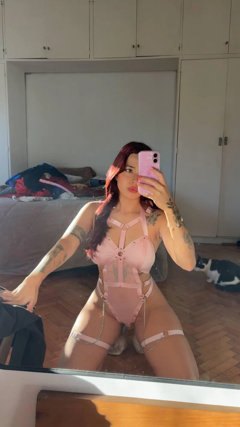 Thumbnail Are You My Type? Exploring the MirrorSelfie Trend by Mip82324