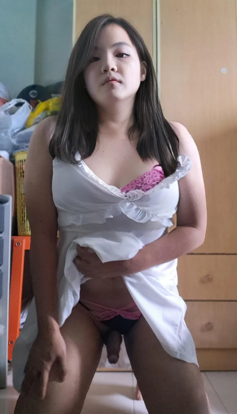 Thumbnail Love Seeing a Girl on Her Knees? Explore More with jillc94 | AsianSissification