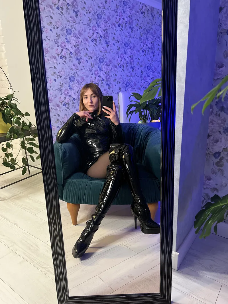 Thumbnail Anticipate the Unfold: MirrorSelfie Magic by Bitter-Opening-4118