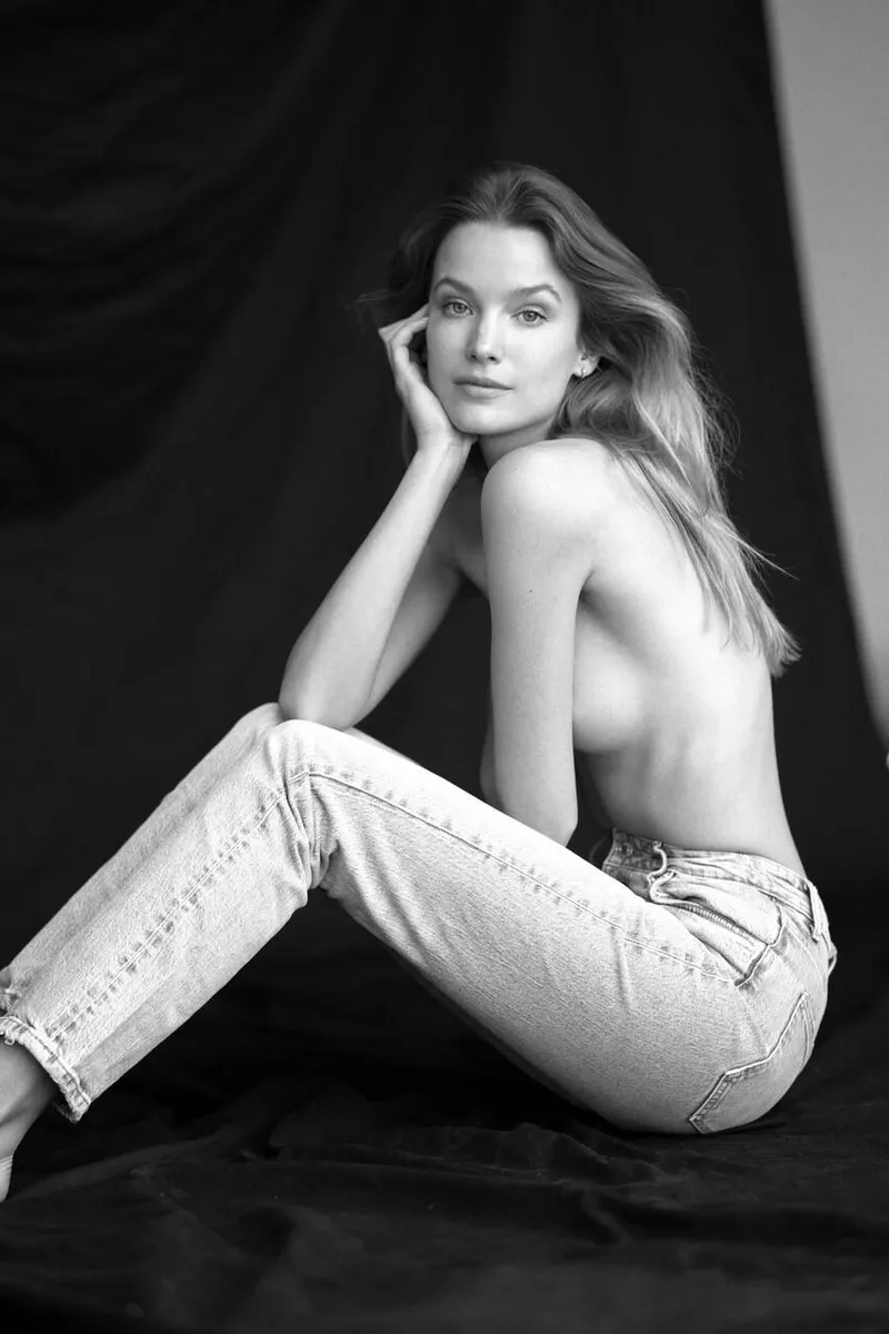 Thumbnail Marta Kowalczyk's Striking NSFW Fashion Statement