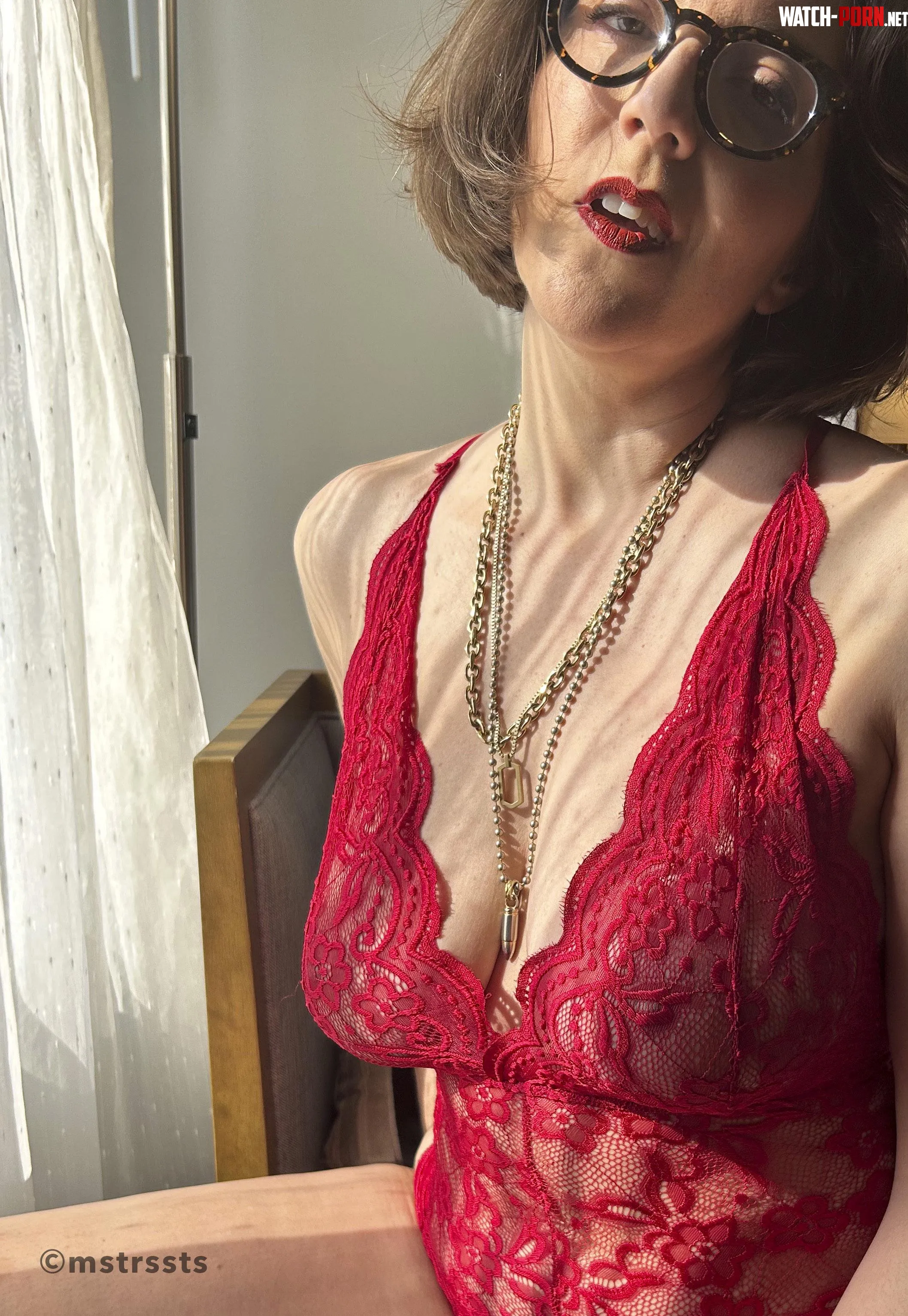 Red really gets me going by mstrssts