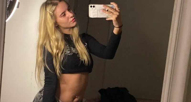Thumbnail Ultimate Comfort: Cozy Croptop Vibes by AngelicAlmonnd