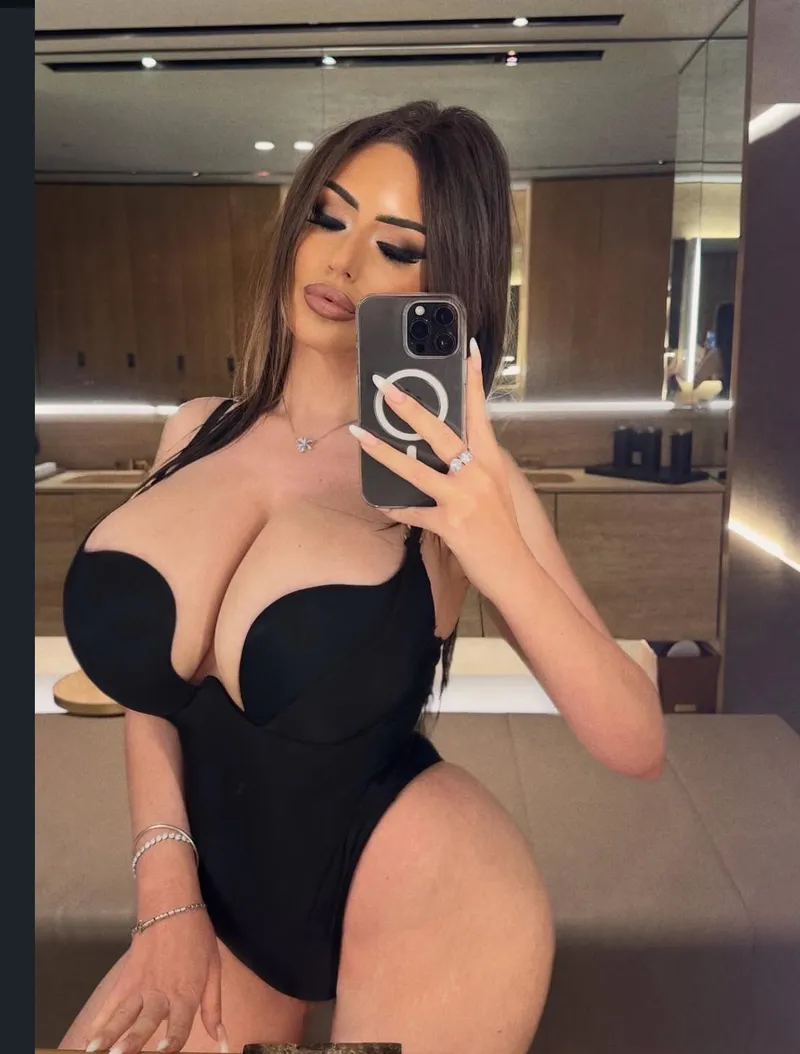 Thumbnail One piece by HollyHarem