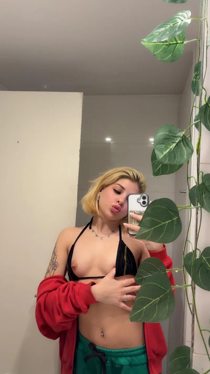 Thumbnail Junoflaree's Scandalous Confession: My Teen Body Craves You