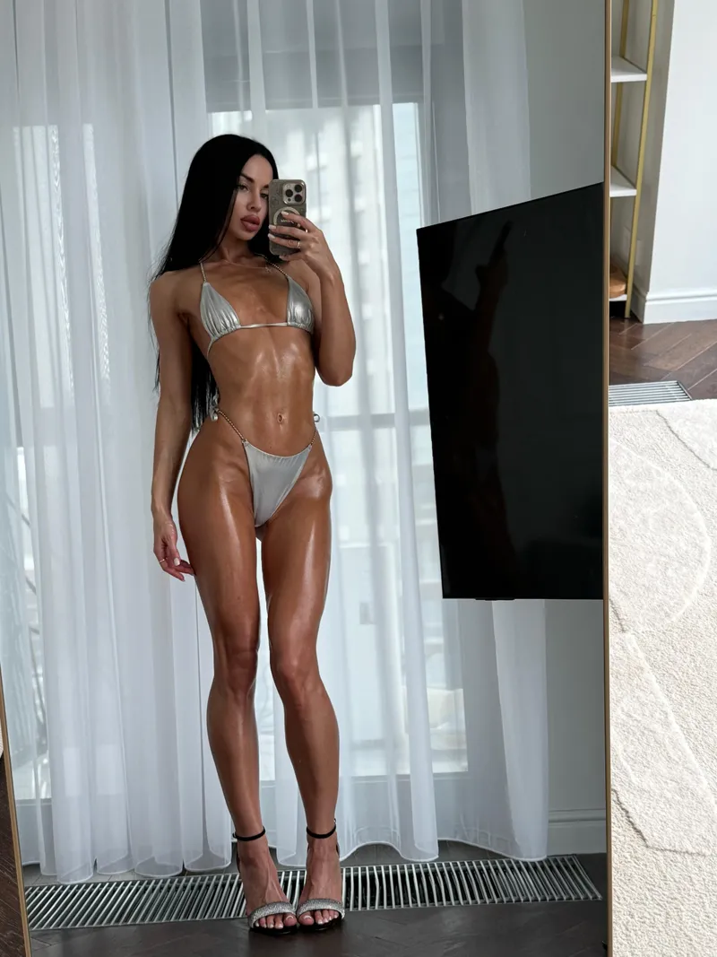 Thumbnail Tanned Body Allure Revealed by moxfulderrgs | fitgirls