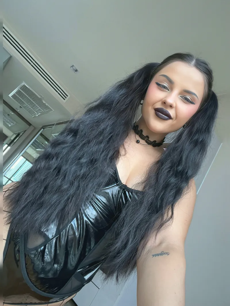 Thumbnail Exploring the Sensual World of Latex with adrianalopezzz in Fetish