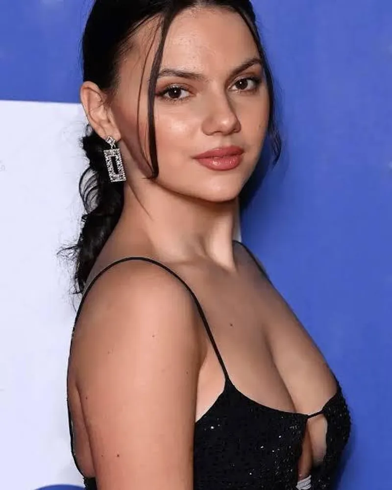 Thumbnail Dafne Keen: Striking a Pose in the CelebsGW World | CelebsGW