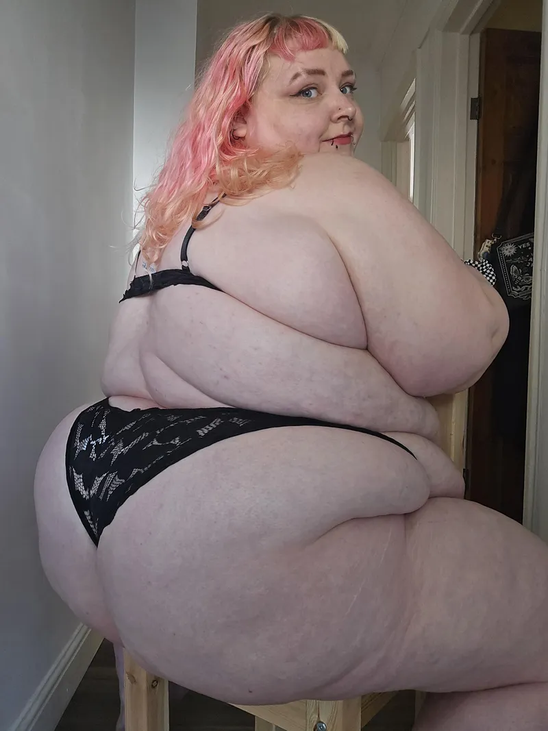 Thumbnail Embracing Cheekiness: Can You Handle These Cheeks? by Jadeeatsrainbows | SSBBW