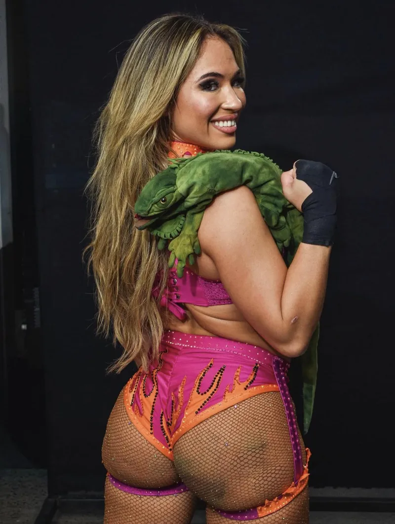 Thumbnail Unveiling the Sensuality of Lola Vice in WrestleFap