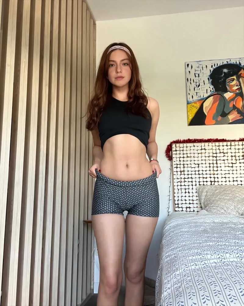 Thumbnail alissarose66 Flaunts Cuteness in Gym Outfit - croptopgirls