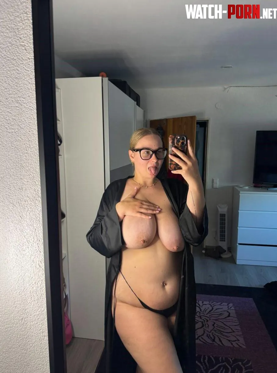 Would you titfuck me slow… or fuck my tits until I choke? by madisonxhobbs
