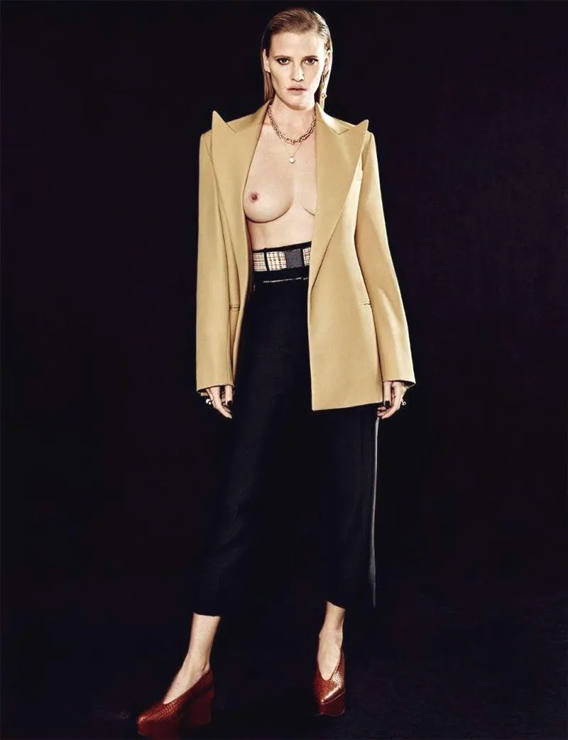 Thumbnail Lara Stone's Sensual NSFW Fashion Shoot by poisson-iv