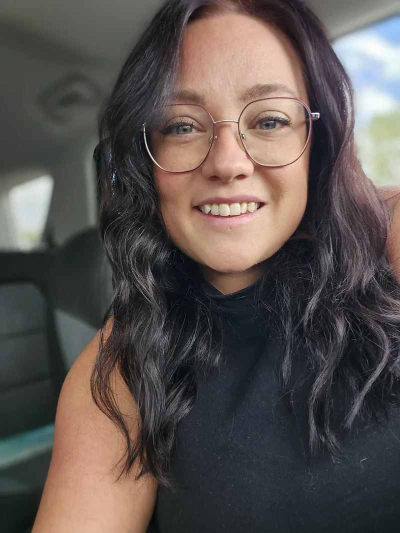 Thumbnail Feeling pretty in my glasses today by Jaded-Room3602