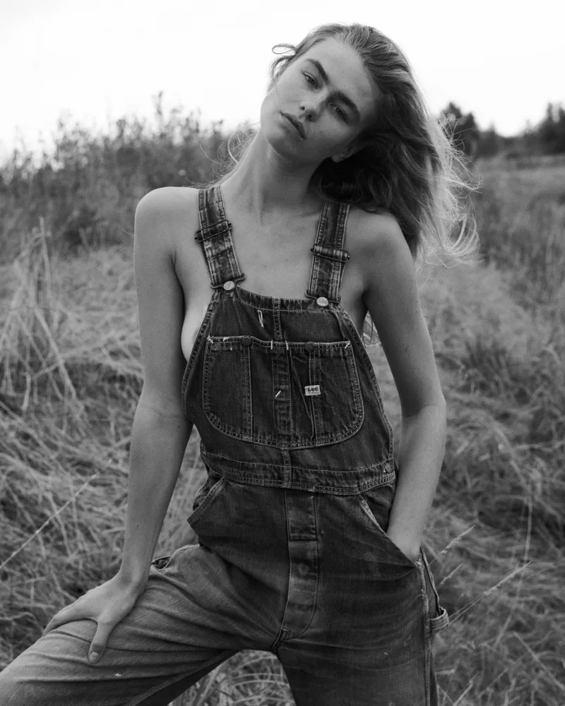 Thumbnail Lieke van der Hoorn: Fashion and Beauty Insights by PocketsOfFomenting
