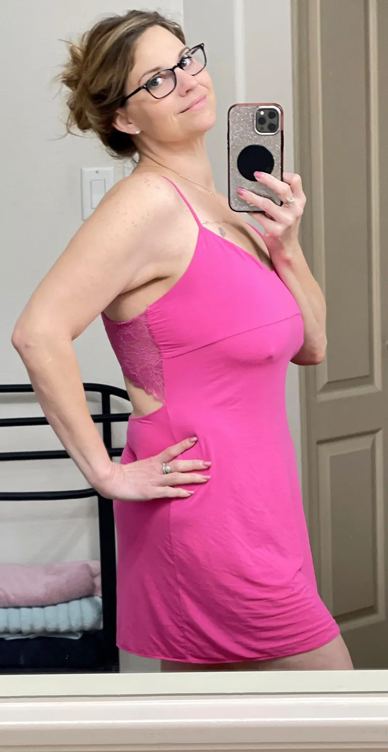 Thumbnail Rediscovering Confidence: 47yo Braless Mom's Story