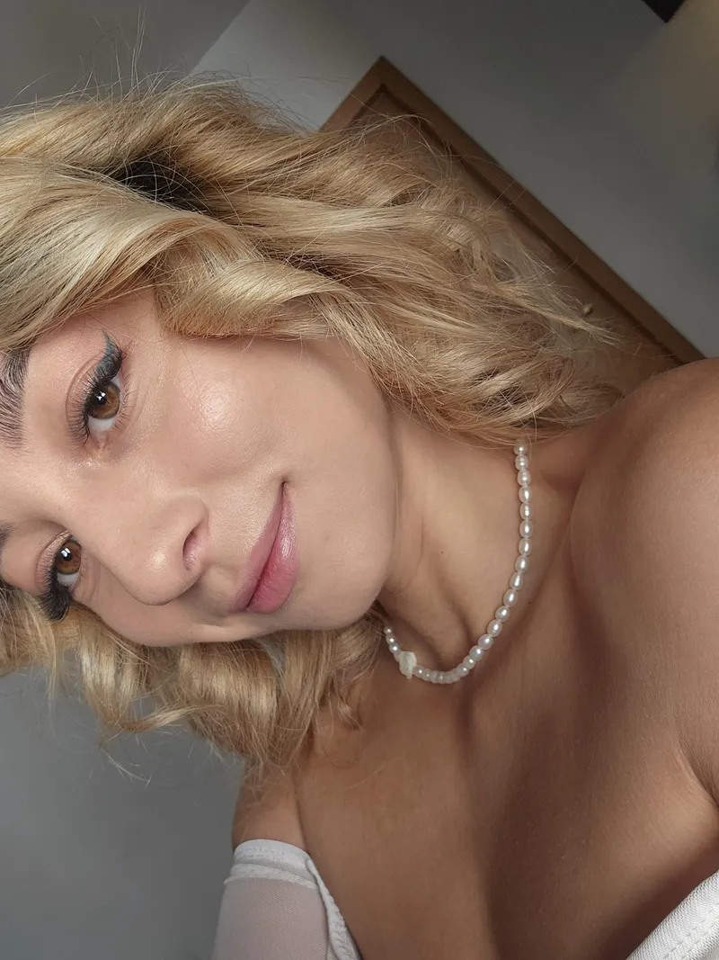 Thumbnail I feel shiny today by EviBlondie