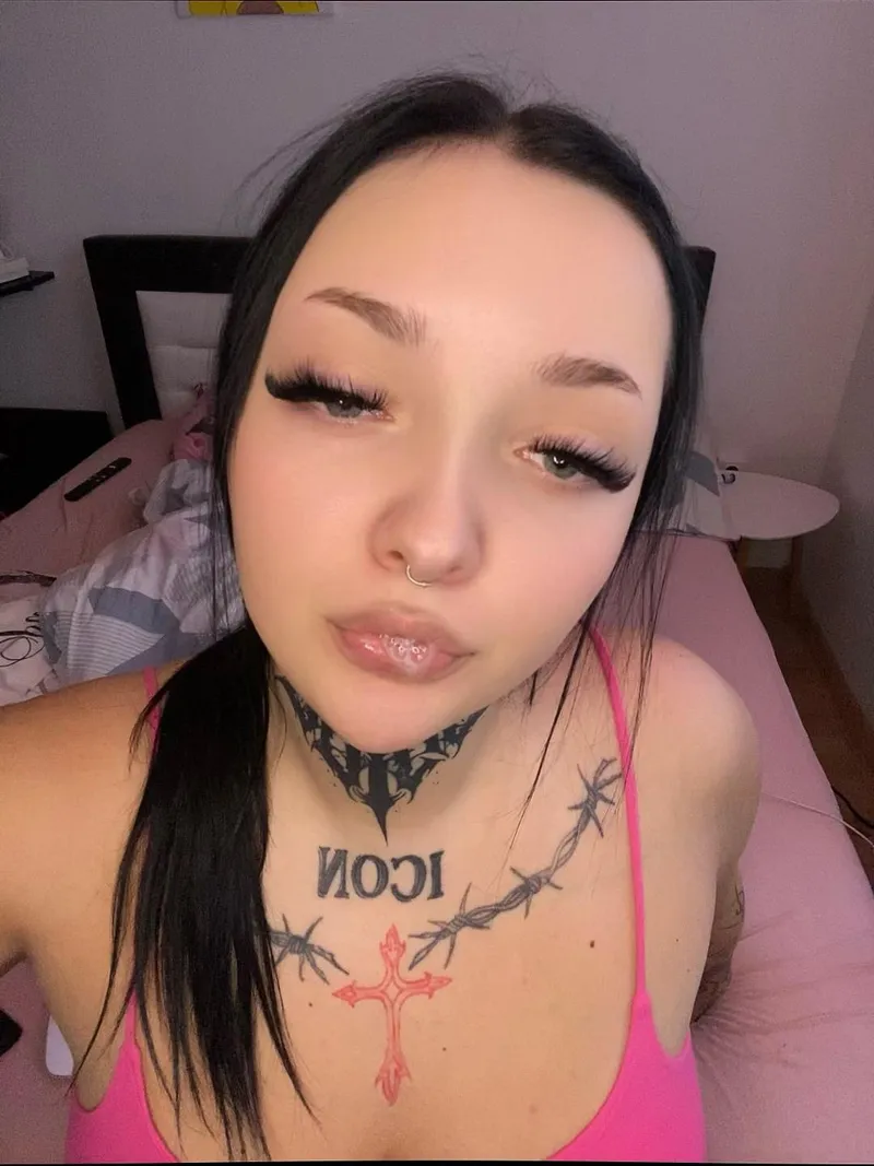 Thumbnail Would you like that saliva of my mouth like a good boy? Be honest by nyxen_miss