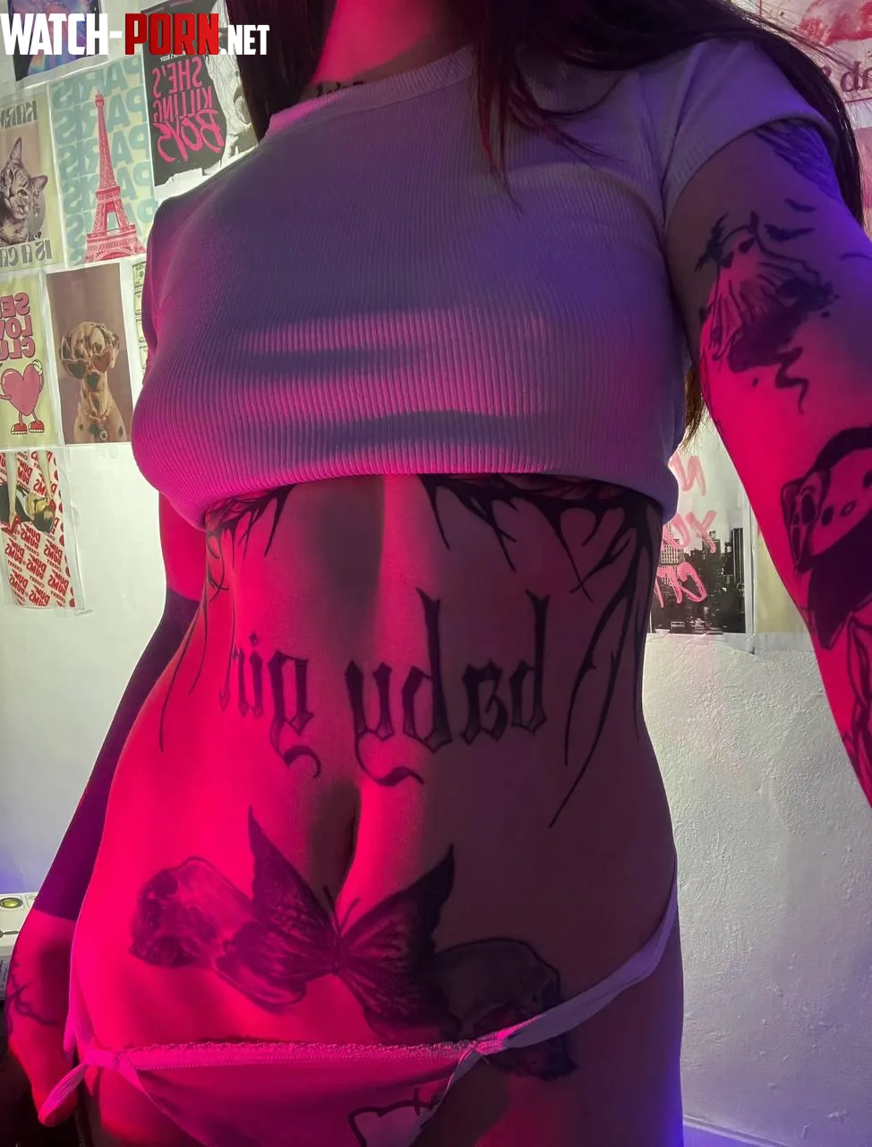 Moved here, got ink, got curves wanna be the first one to see more in the mirror? by jaidynjob