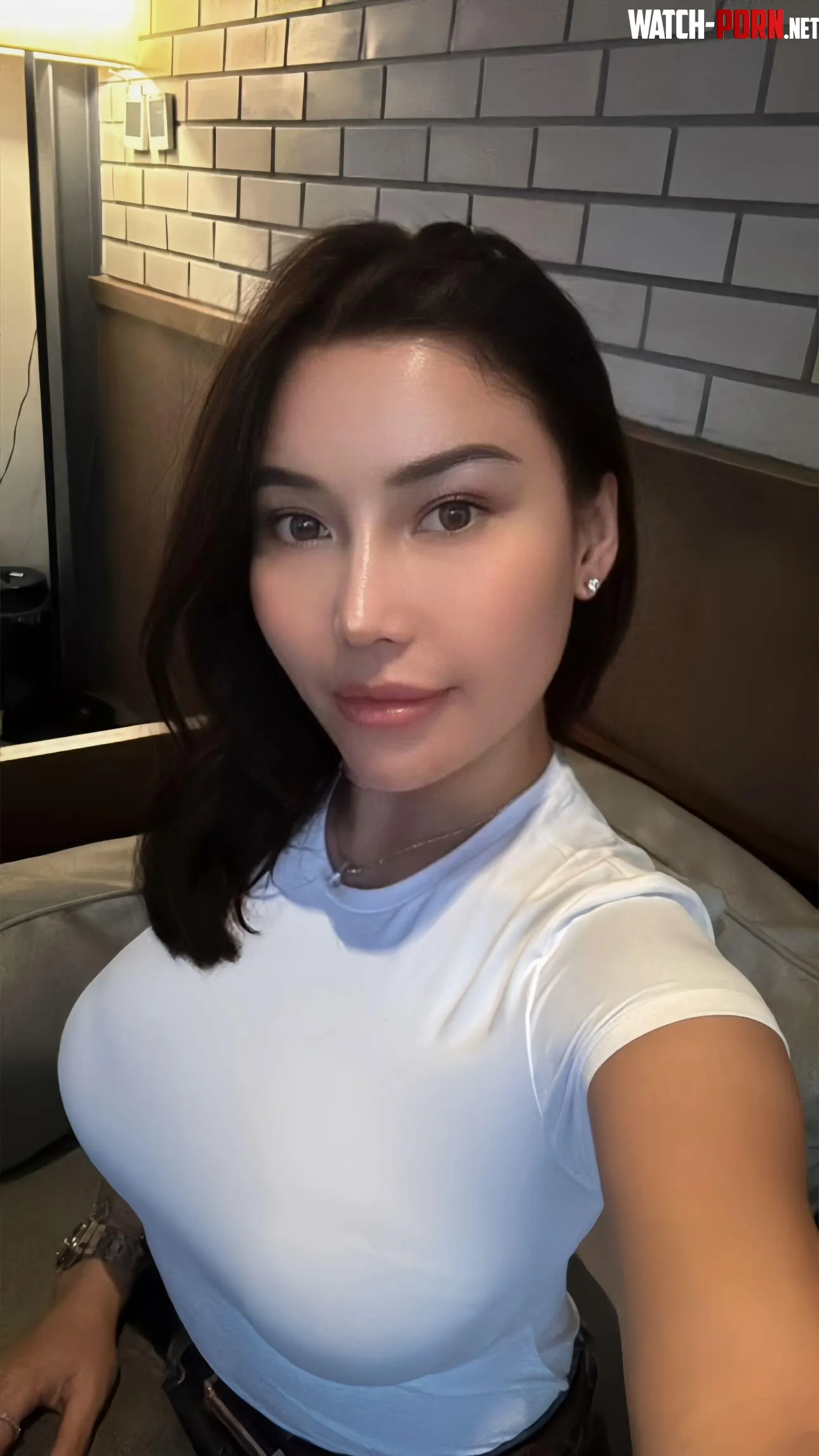 White t-shirts never fail to make sexier by fa34B